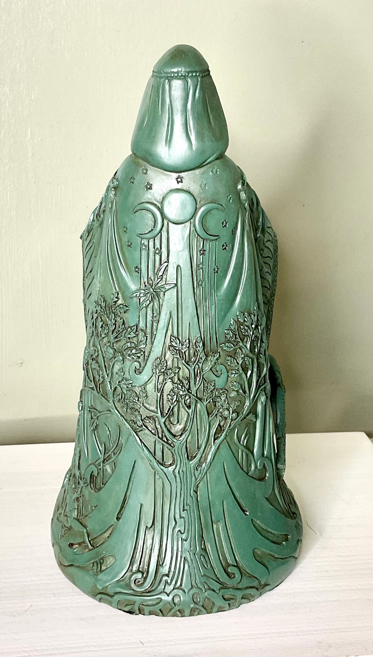 Danu Statue